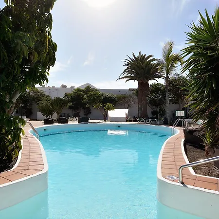 Black Stones Share Pool! Apartmán Puerto del Carmen (Lanzarote)